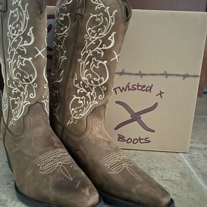 Women’s extremely lightly used Twisted X cowboy boots